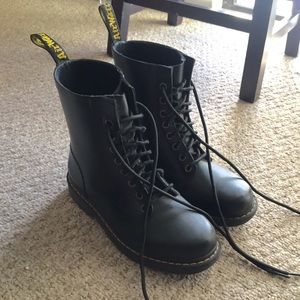 Dr. Martens (Doc Martens) Drench 8-Eye Boot